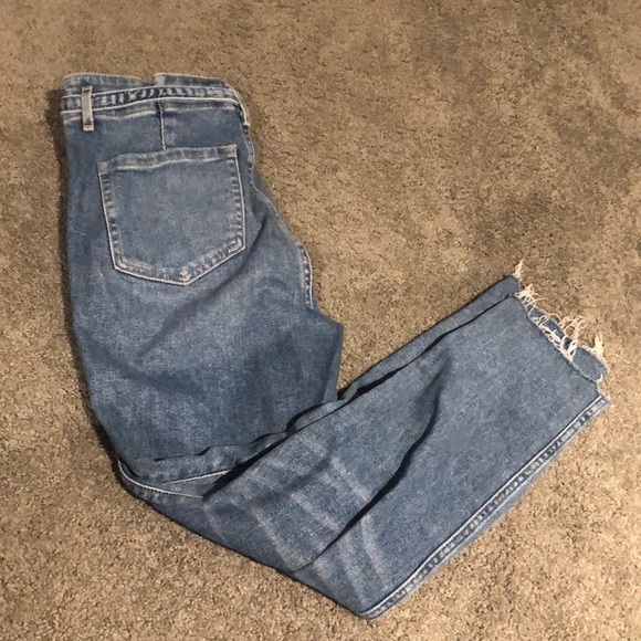 HOLLISTER Curvy Ultra High Rise Mom Jean - Picture 4 of 5